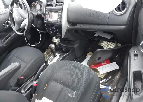 2015 Nissan Versa Note Sl z USA, uszkodzony, nr VIN 3N1CE2CP2FL355334